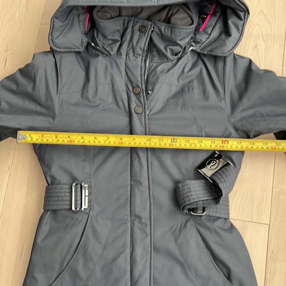 Lululemon Pinnacle Jacket - Size 4 - Picture 6 of 9